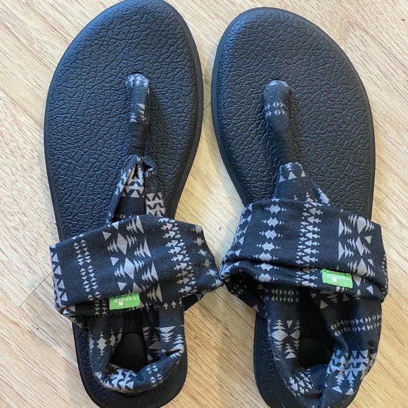 LIKE NEW Sanuk ‘Yoga Sling’ Flip-flops (Size 9, black) - Picture 1 of 3